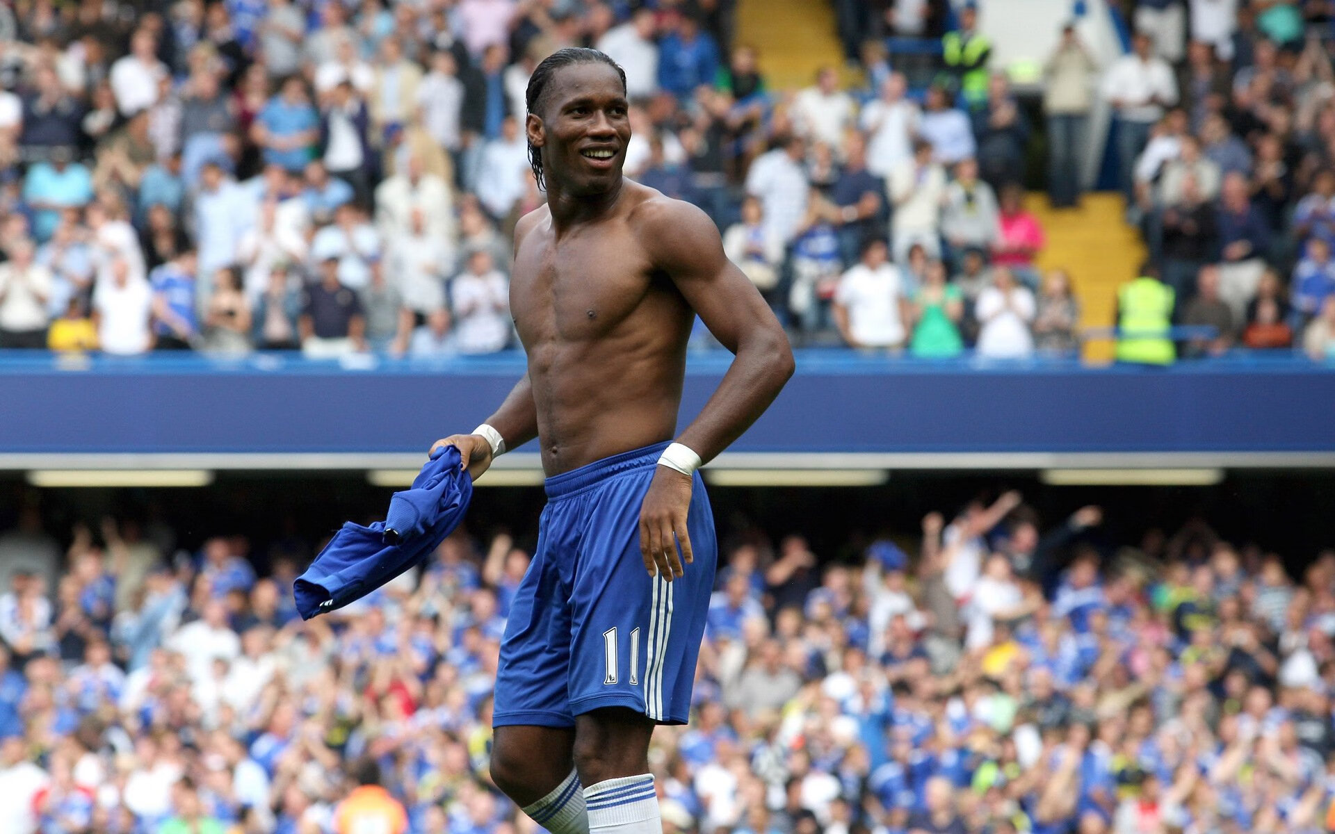 拉齐奥稳定后场组织保障中前场输出，拉齐奥阵型