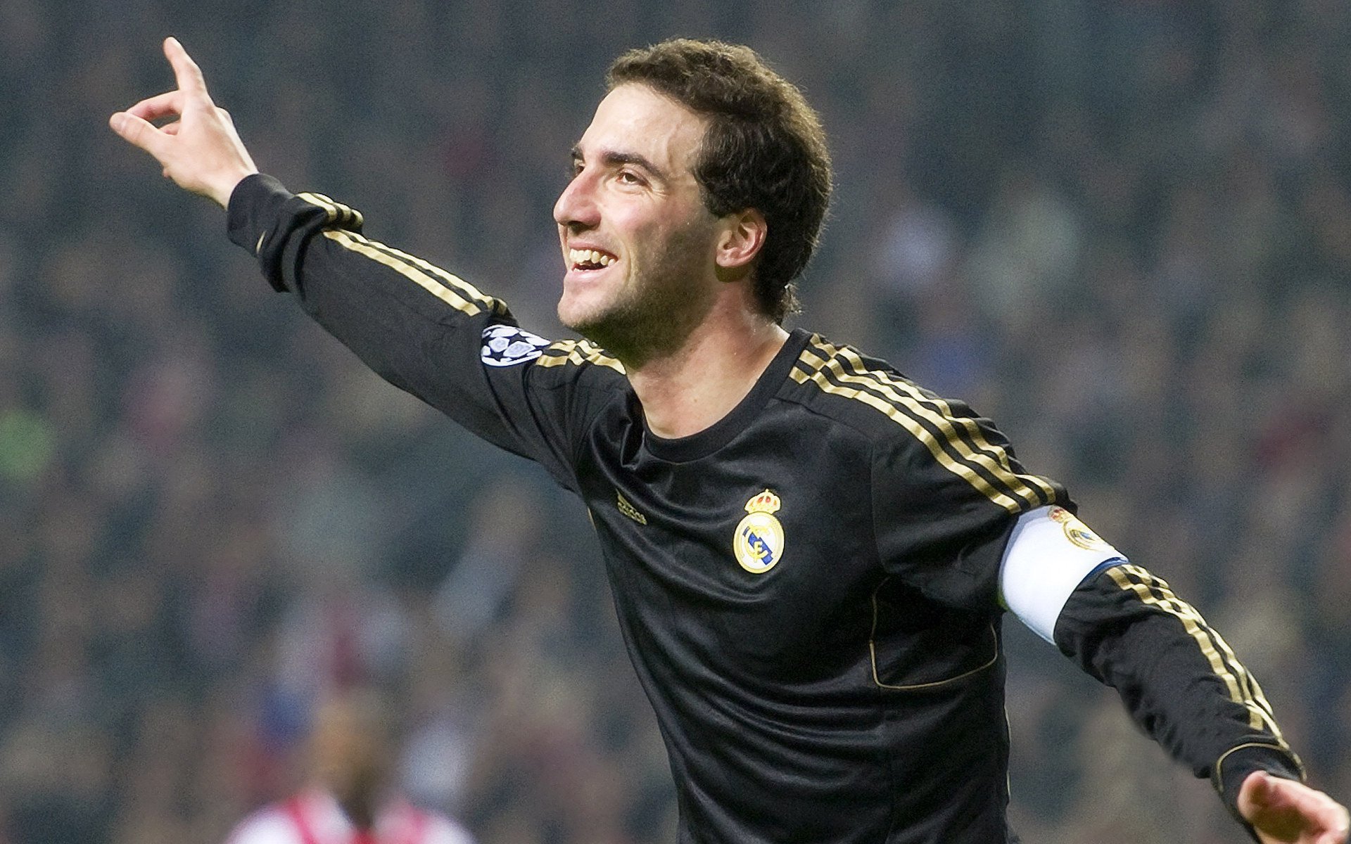 女子仰泳再演三国杀 麦基翁小胜史密斯